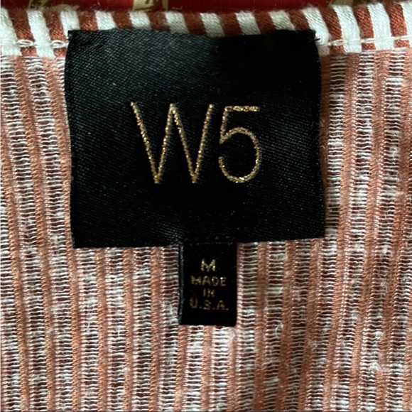 Like new button down, tie front, short sleeve top. - Picture 4 of 4